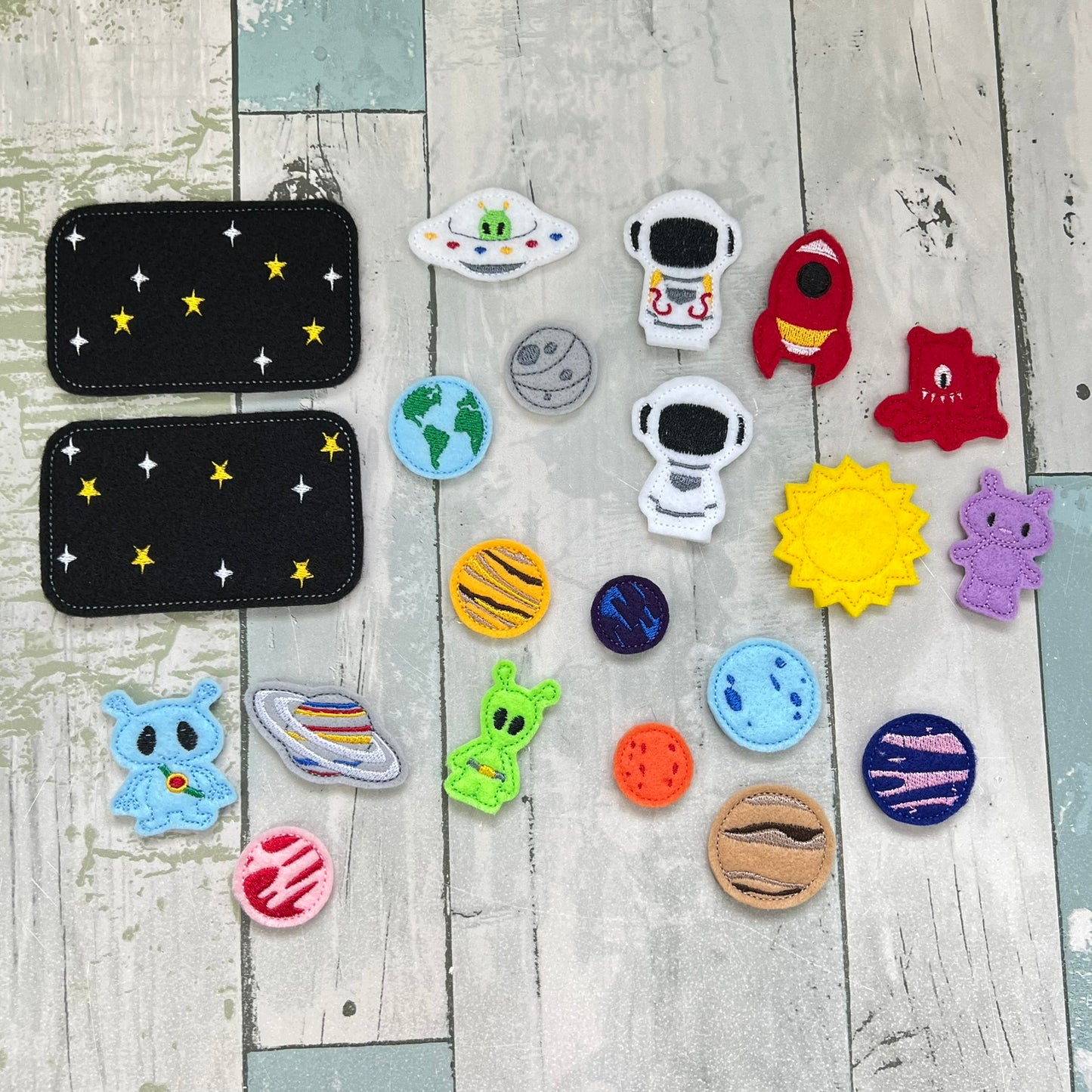 Space Felt Pocket Play Set With Tin