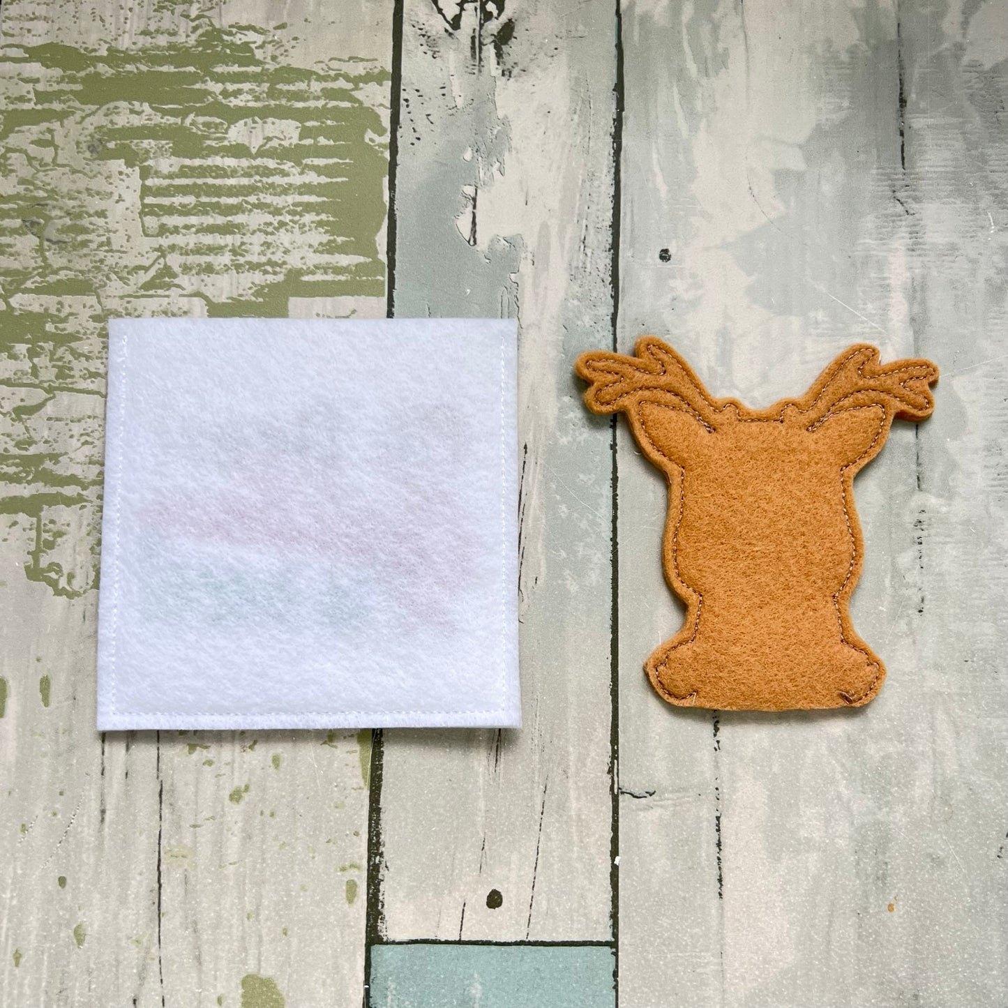 Reindeer Felt Finger Puppet with Pouch