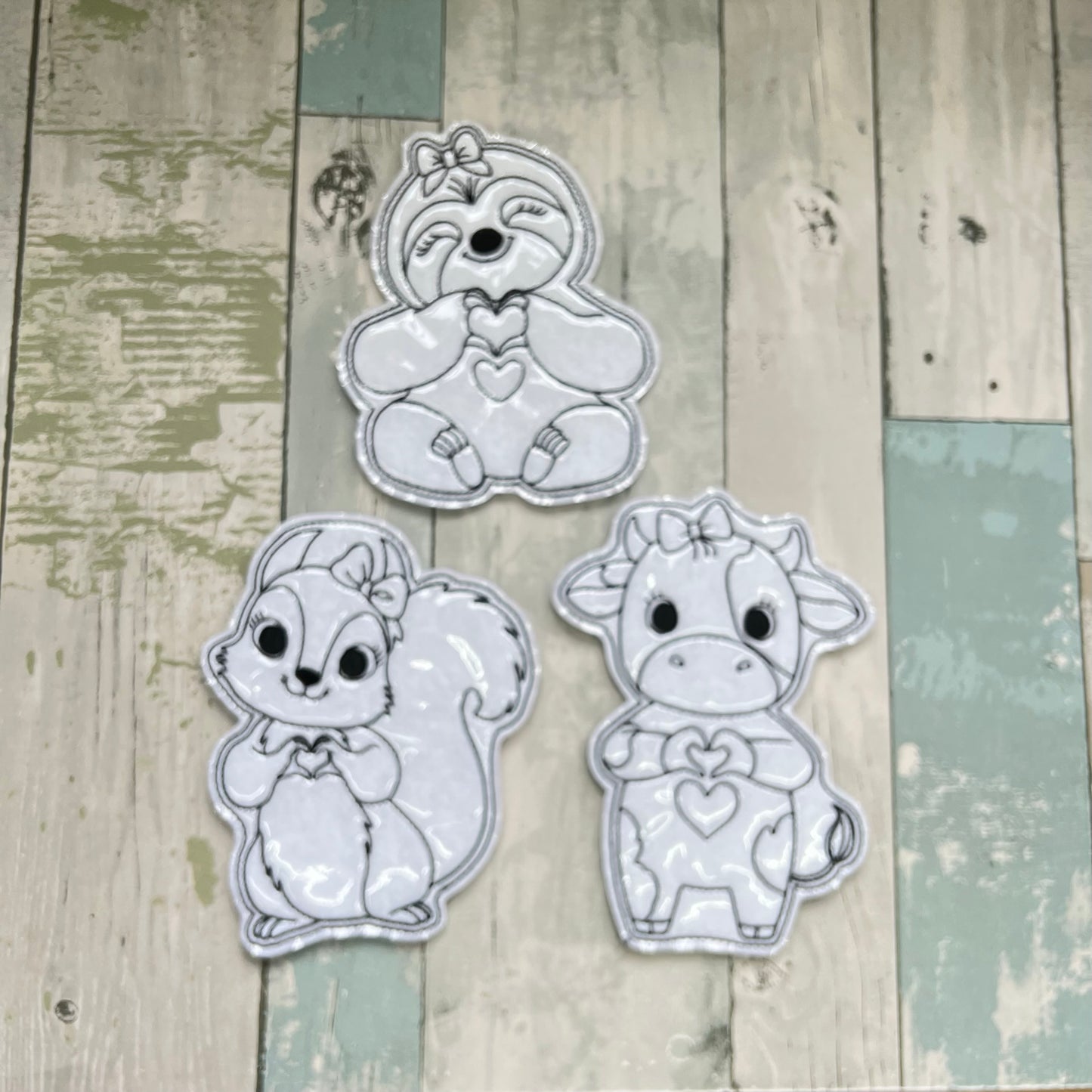 Animal Heart Hands Set 1 Colouring Dolls