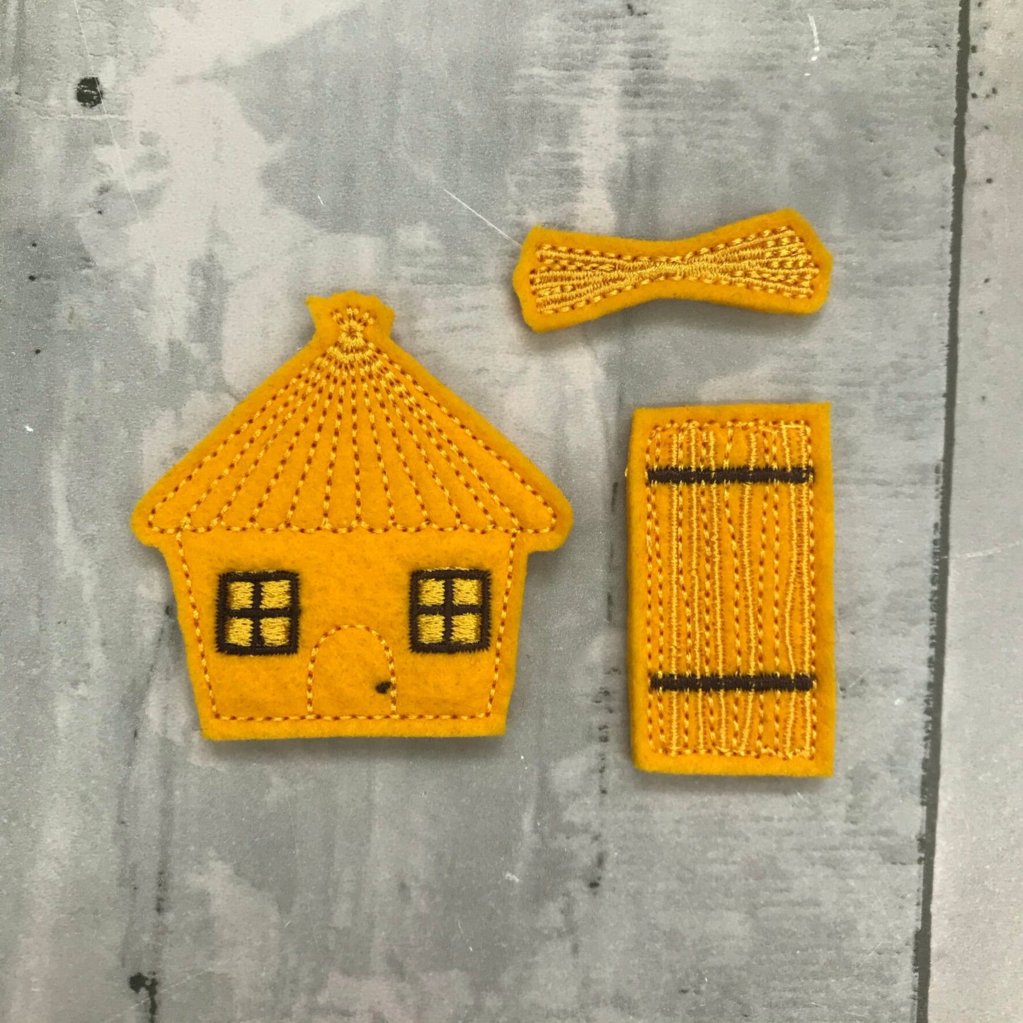 3 Pigs Felt Pocket Play Set With Tin