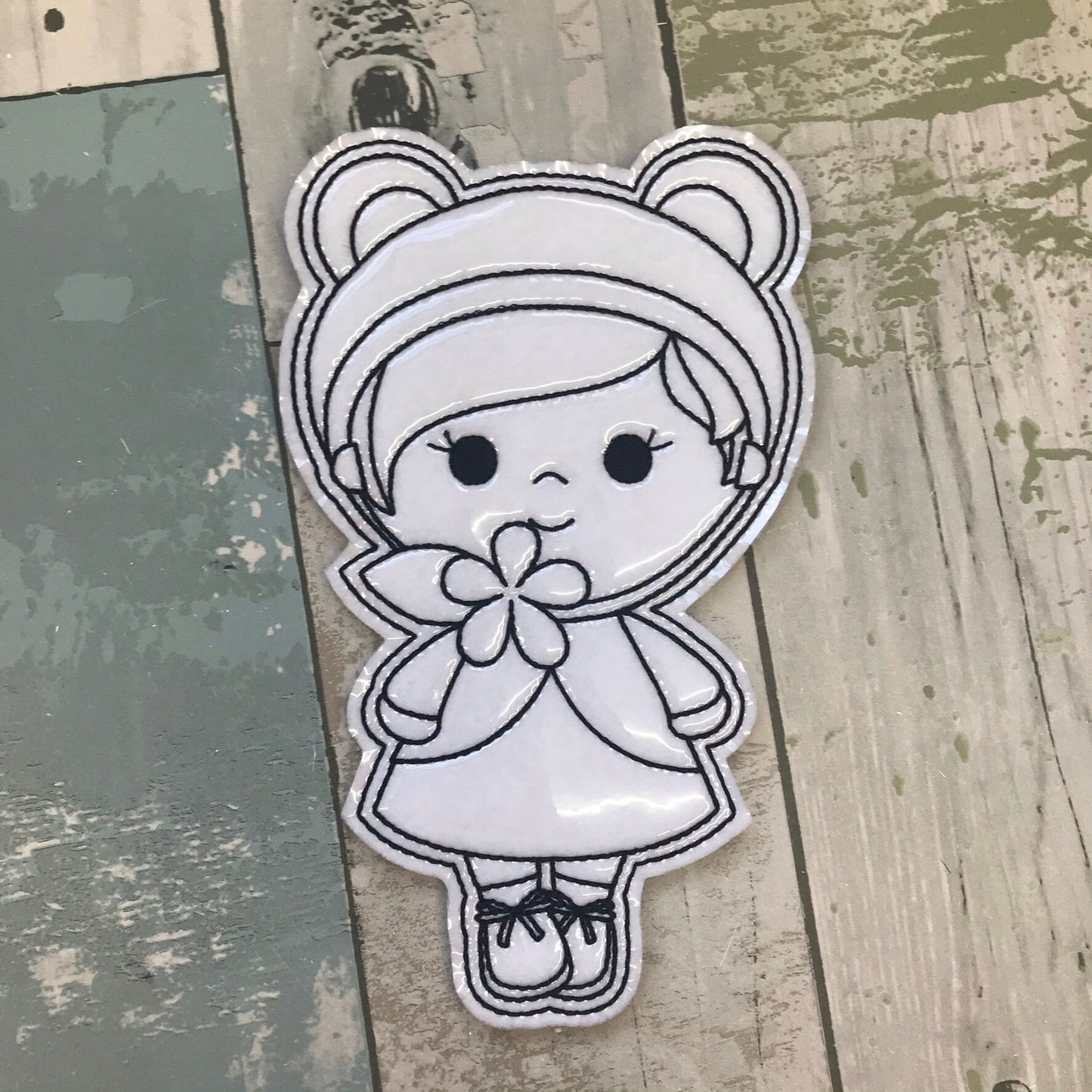 Bear Having Fun With a Friend Colouring Dolls
