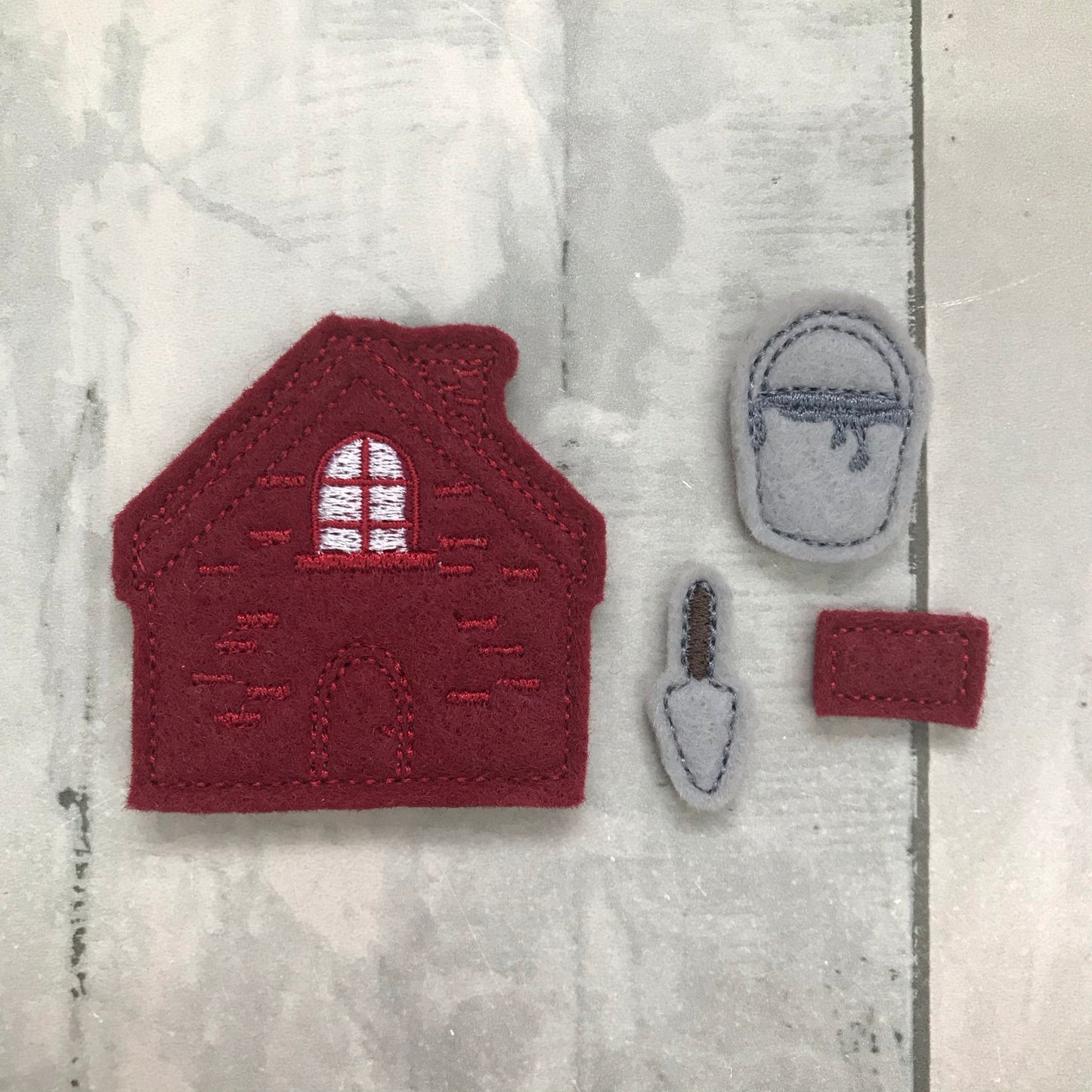 3 Pigs Felt Pocket Play Set With Tin