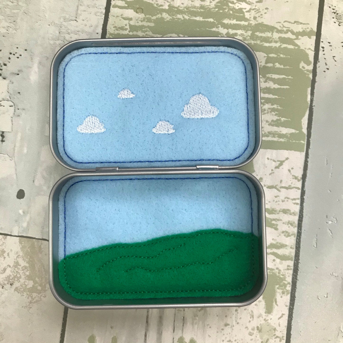 3 Pigs Felt Pocket Play Set With Tin